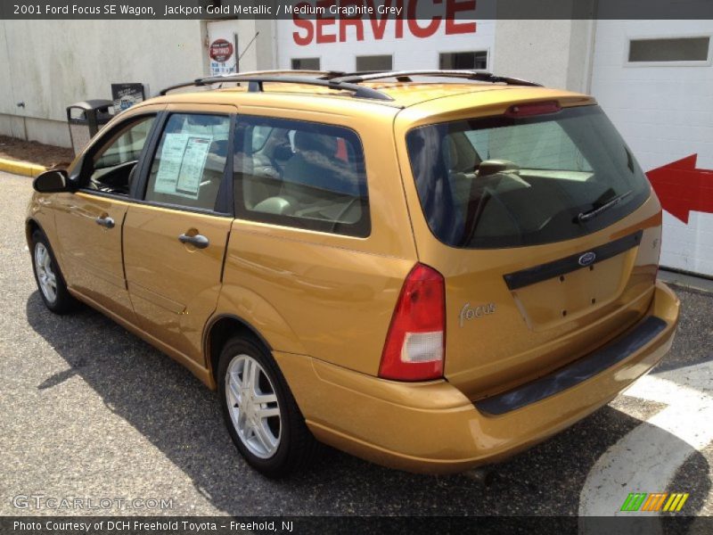 Jackpot Gold Metallic / Medium Graphite Grey 2001 Ford Focus SE Wagon