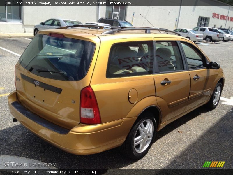 Jackpot Gold Metallic / Medium Graphite Grey 2001 Ford Focus SE Wagon