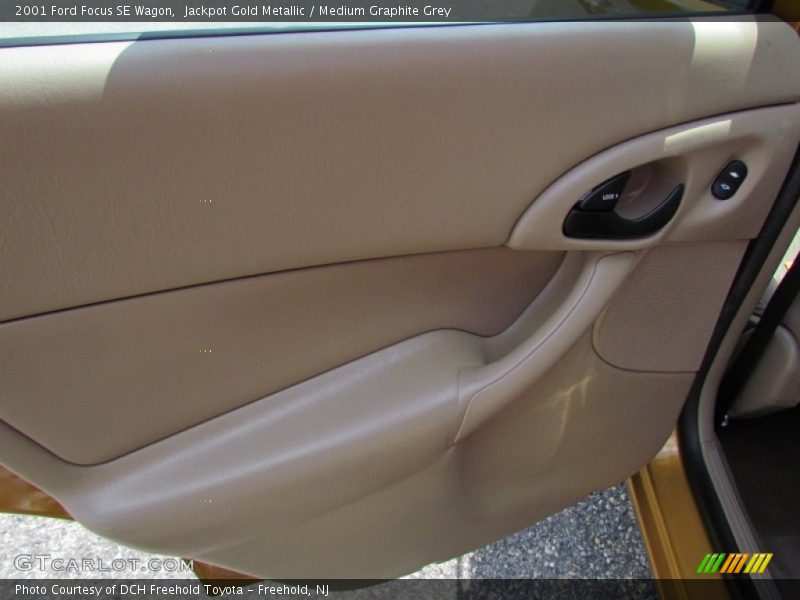 Jackpot Gold Metallic / Medium Graphite Grey 2001 Ford Focus SE Wagon