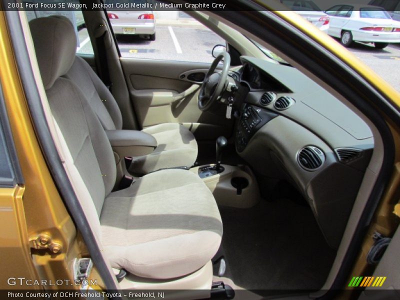 Jackpot Gold Metallic / Medium Graphite Grey 2001 Ford Focus SE Wagon