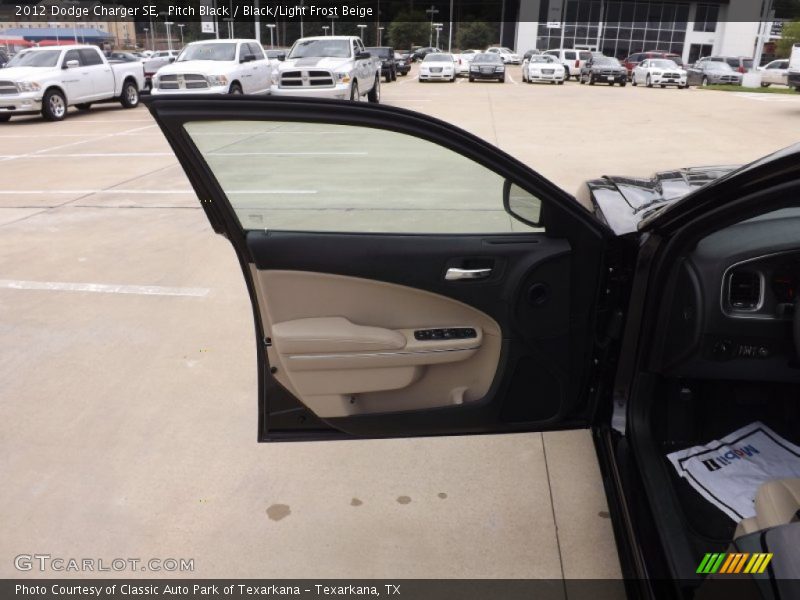 Pitch Black / Black/Light Frost Beige 2012 Dodge Charger SE