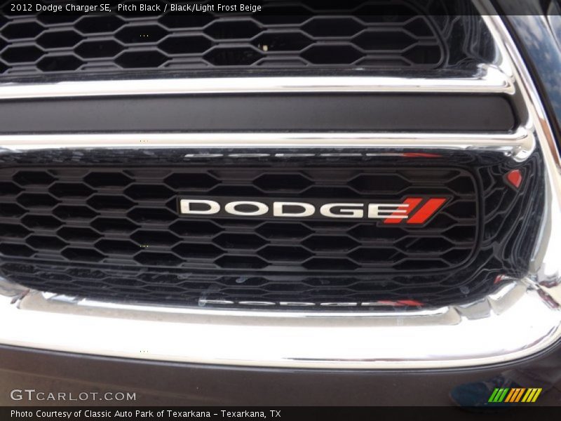 Pitch Black / Black/Light Frost Beige 2012 Dodge Charger SE