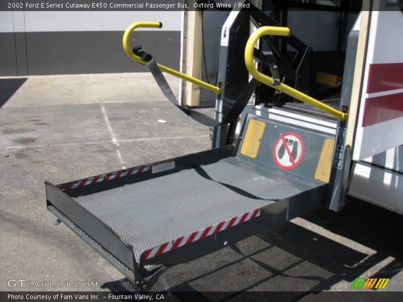 Oxford White / Red 2002 Ford E Series Cutaway E450 Commercial Passenger Bus