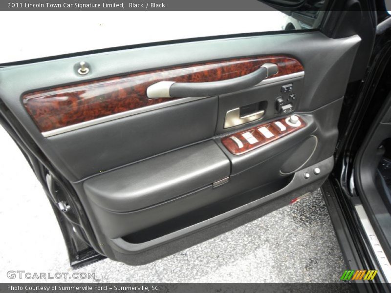 Black / Black 2011 Lincoln Town Car Signature Limited