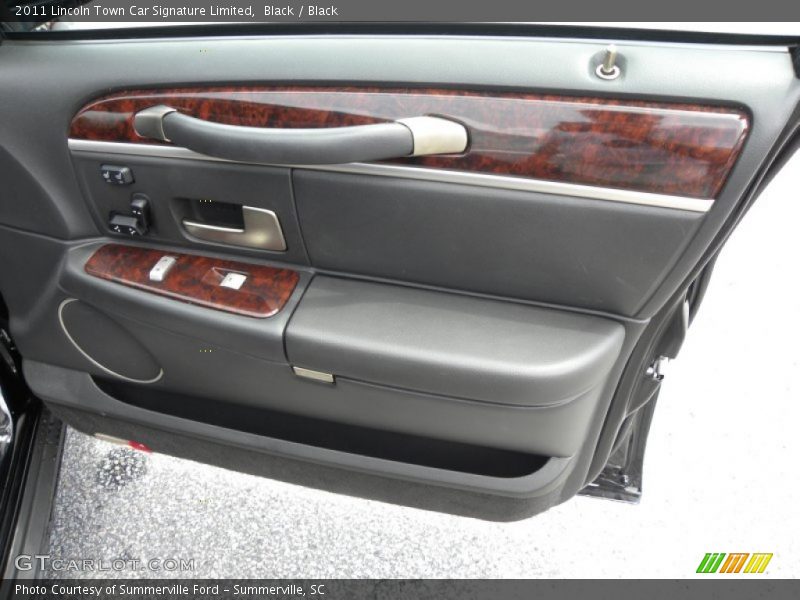 Black / Black 2011 Lincoln Town Car Signature Limited