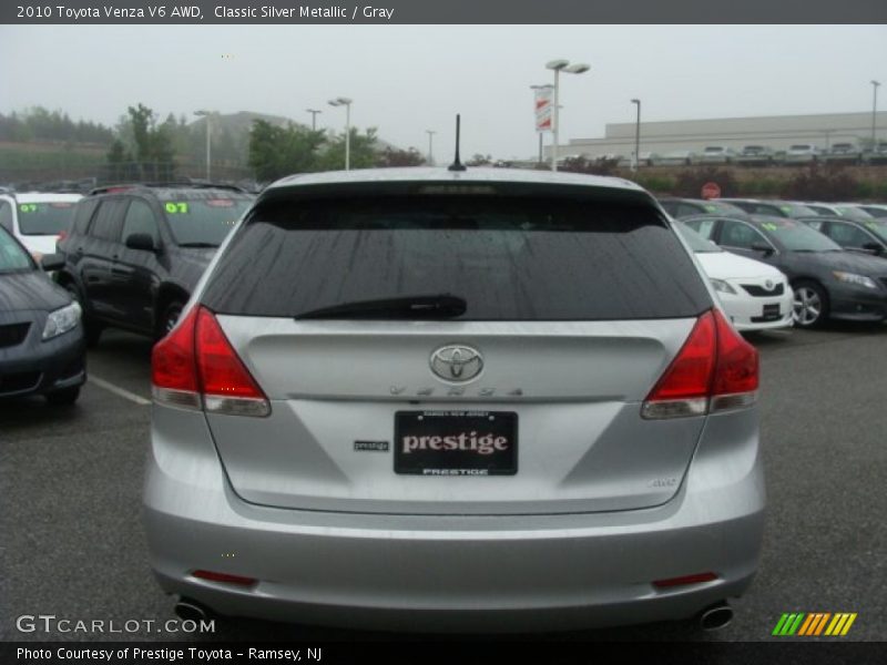 Classic Silver Metallic / Gray 2010 Toyota Venza V6 AWD