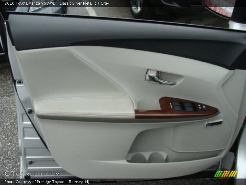 Classic Silver Metallic / Gray 2010 Toyota Venza V6 AWD