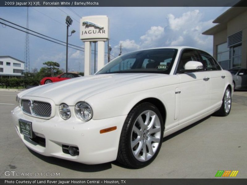 Porcelain White / Barley/Mocha 2009 Jaguar XJ XJ8