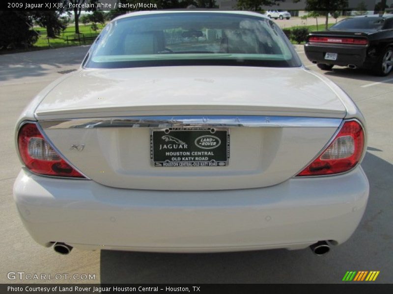 Porcelain White / Barley/Mocha 2009 Jaguar XJ XJ8