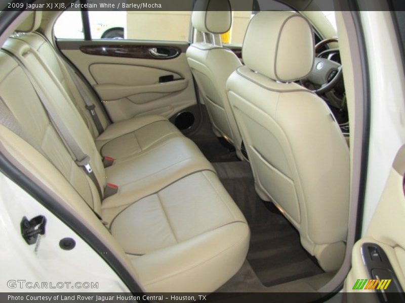 Porcelain White / Barley/Mocha 2009 Jaguar XJ XJ8