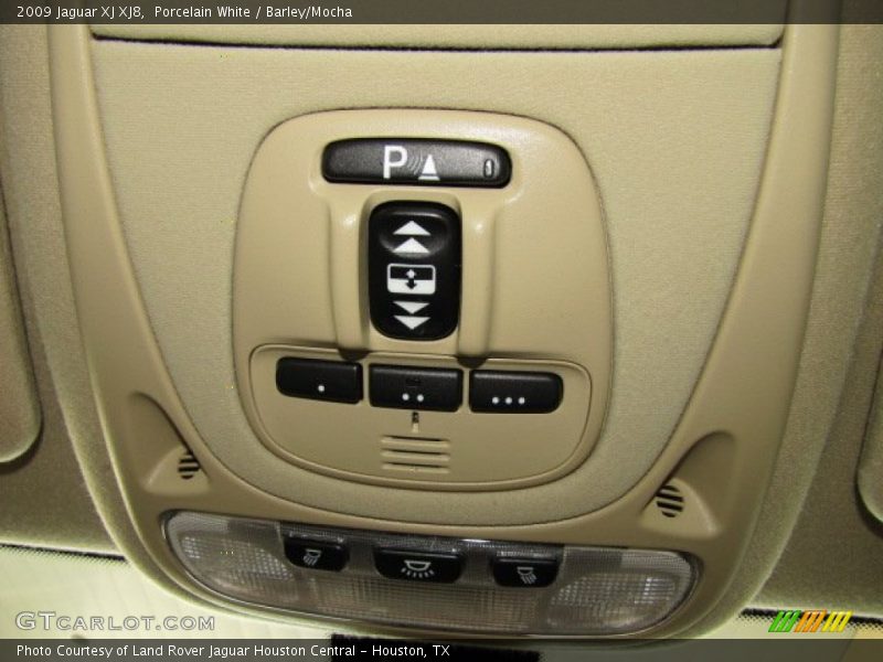 Porcelain White / Barley/Mocha 2009 Jaguar XJ XJ8