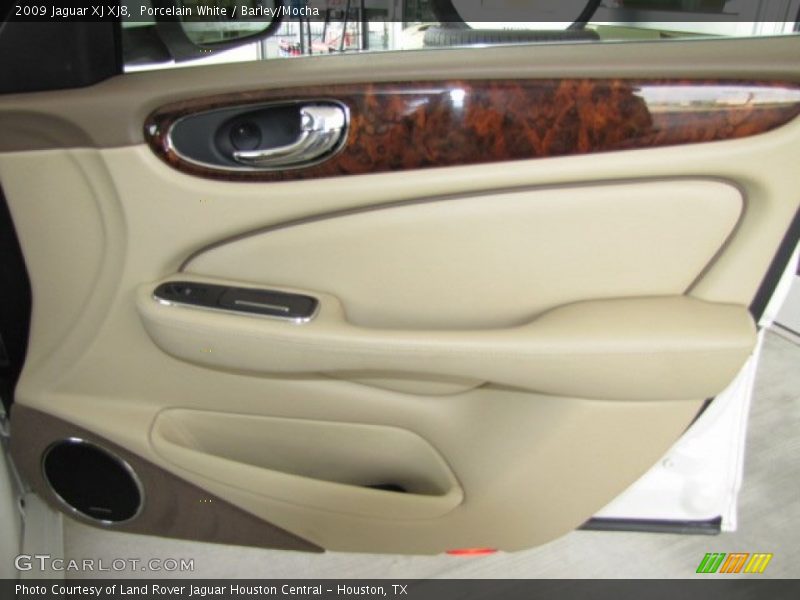 Porcelain White / Barley/Mocha 2009 Jaguar XJ XJ8