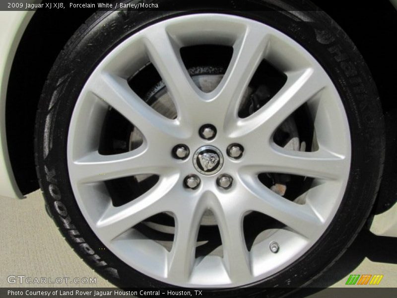 Porcelain White / Barley/Mocha 2009 Jaguar XJ XJ8