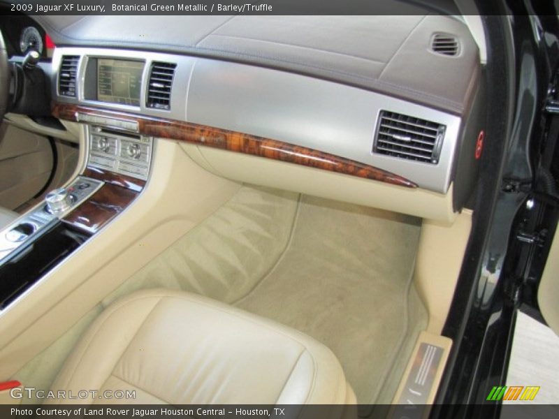 Botanical Green Metallic / Barley/Truffle 2009 Jaguar XF Luxury