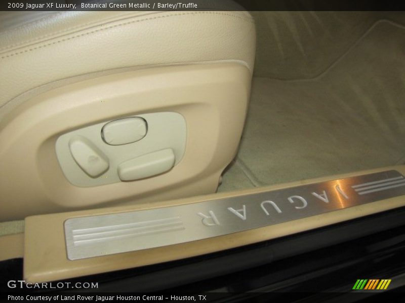 Botanical Green Metallic / Barley/Truffle 2009 Jaguar XF Luxury