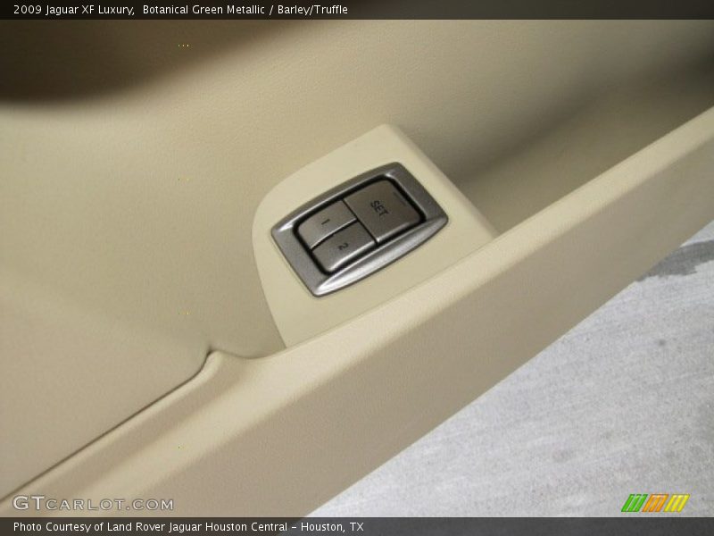 Botanical Green Metallic / Barley/Truffle 2009 Jaguar XF Luxury