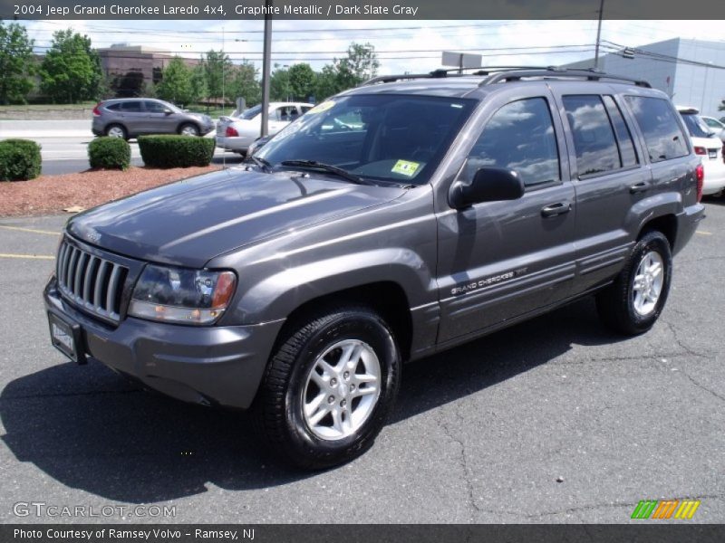 Front 3/4 View of 2004 Grand Cherokee Laredo 4x4