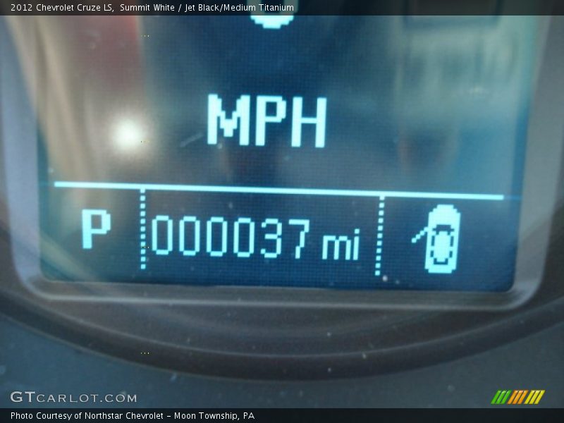Summit White / Jet Black/Medium Titanium 2012 Chevrolet Cruze LS
