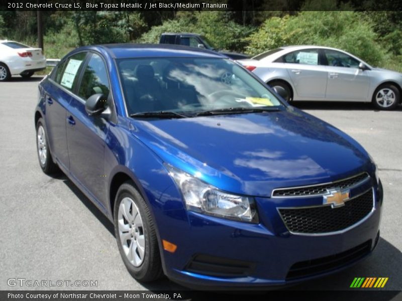 Front 3/4 View of 2012 Cruze LS