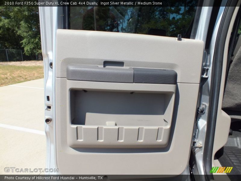 Door Panel of 2010 F350 Super Duty XL Crew Cab 4x4 Dually