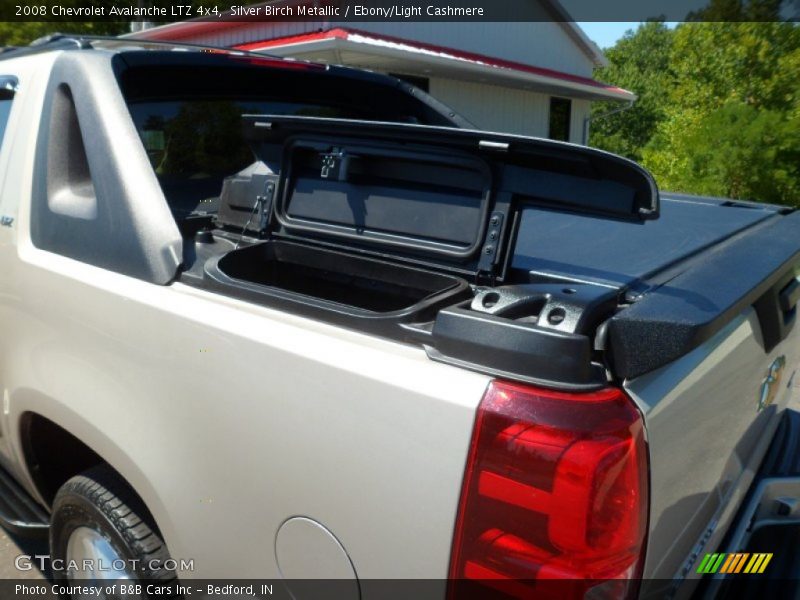 Silver Birch Metallic / Ebony/Light Cashmere 2008 Chevrolet Avalanche LTZ 4x4