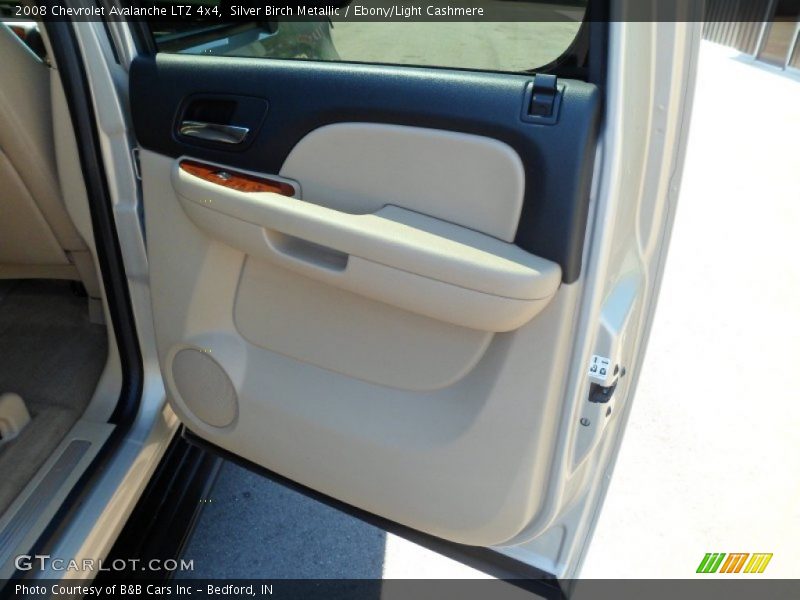 Silver Birch Metallic / Ebony/Light Cashmere 2008 Chevrolet Avalanche LTZ 4x4