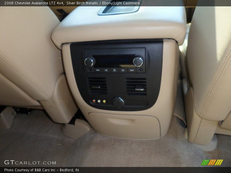 Silver Birch Metallic / Ebony/Light Cashmere 2008 Chevrolet Avalanche LTZ 4x4