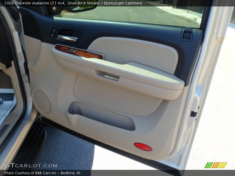 Silver Birch Metallic / Ebony/Light Cashmere 2008 Chevrolet Avalanche LTZ 4x4