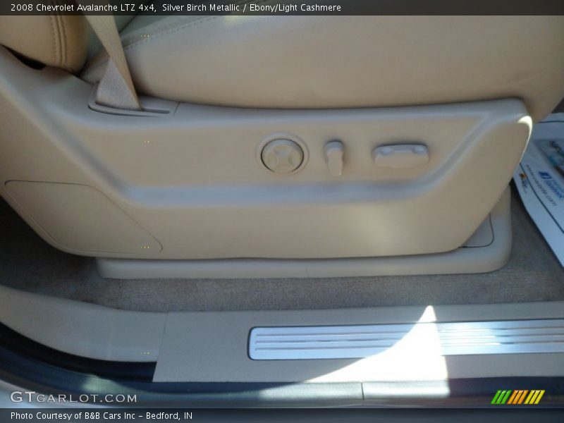 Silver Birch Metallic / Ebony/Light Cashmere 2008 Chevrolet Avalanche LTZ 4x4