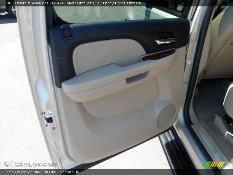 Silver Birch Metallic / Ebony/Light Cashmere 2008 Chevrolet Avalanche LTZ 4x4