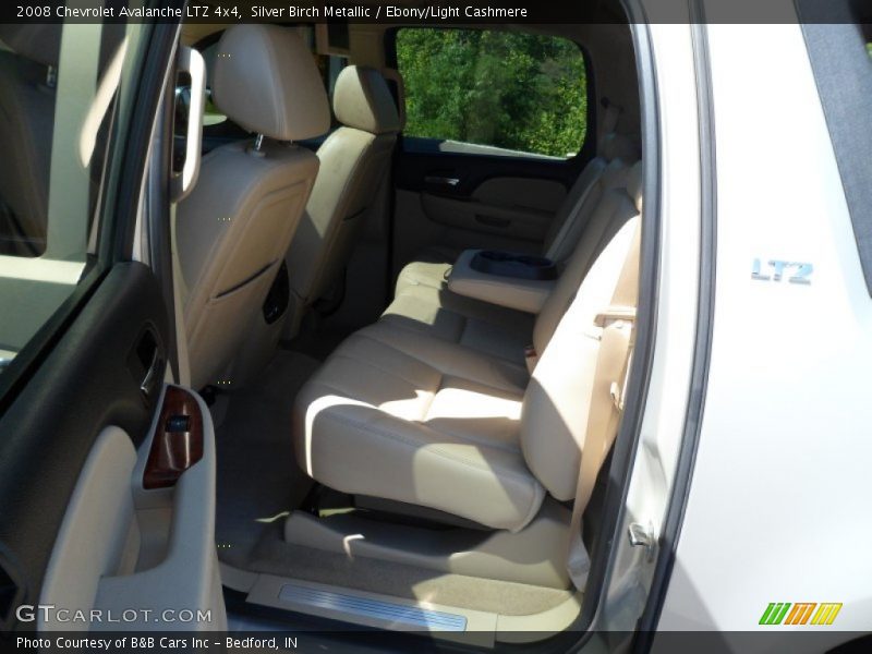 Silver Birch Metallic / Ebony/Light Cashmere 2008 Chevrolet Avalanche LTZ 4x4