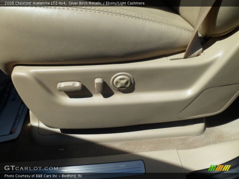Silver Birch Metallic / Ebony/Light Cashmere 2008 Chevrolet Avalanche LTZ 4x4