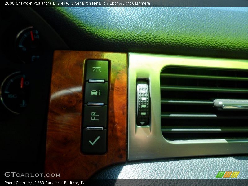 Silver Birch Metallic / Ebony/Light Cashmere 2008 Chevrolet Avalanche LTZ 4x4