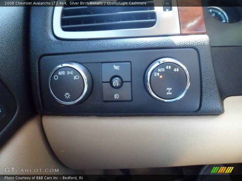 Silver Birch Metallic / Ebony/Light Cashmere 2008 Chevrolet Avalanche LTZ 4x4
