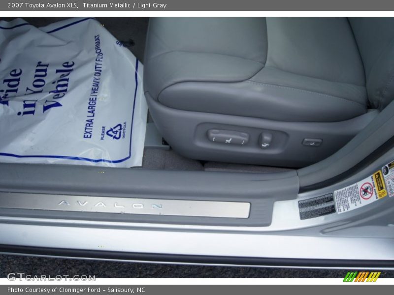 Titanium Metallic / Light Gray 2007 Toyota Avalon XLS