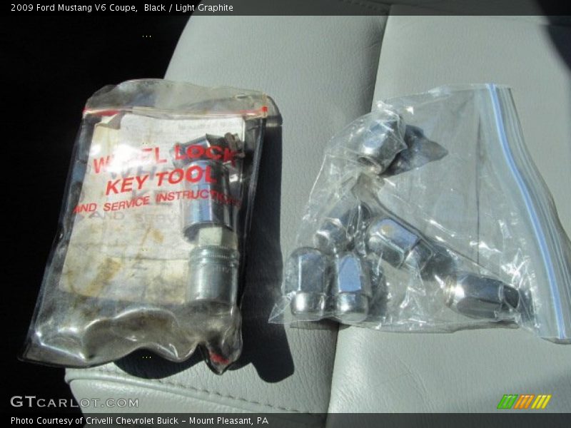 Black / Light Graphite 2009 Ford Mustang V6 Coupe