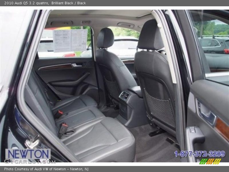 Brilliant Black / Black 2010 Audi Q5 3.2 quattro