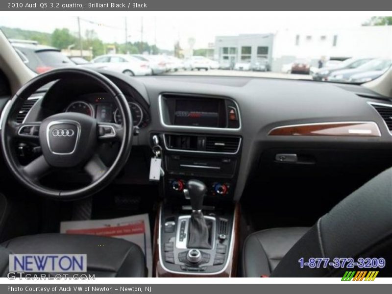 Brilliant Black / Black 2010 Audi Q5 3.2 quattro