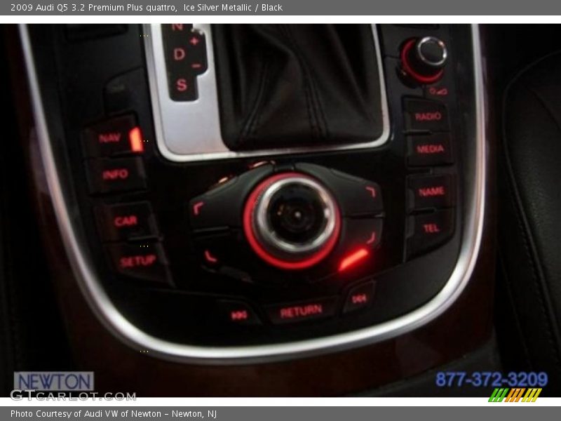 Ice Silver Metallic / Black 2009 Audi Q5 3.2 Premium Plus quattro