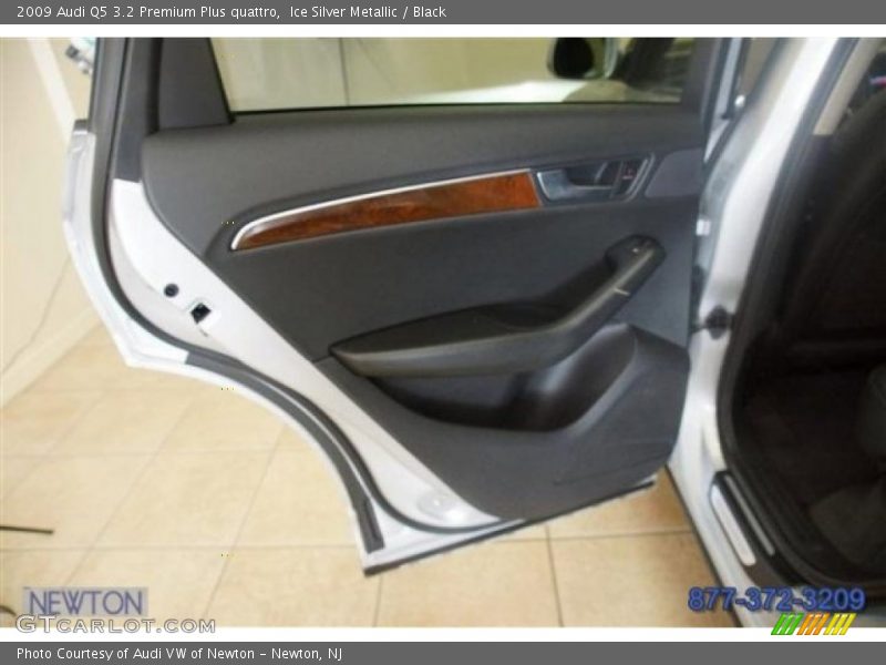 Ice Silver Metallic / Black 2009 Audi Q5 3.2 Premium Plus quattro