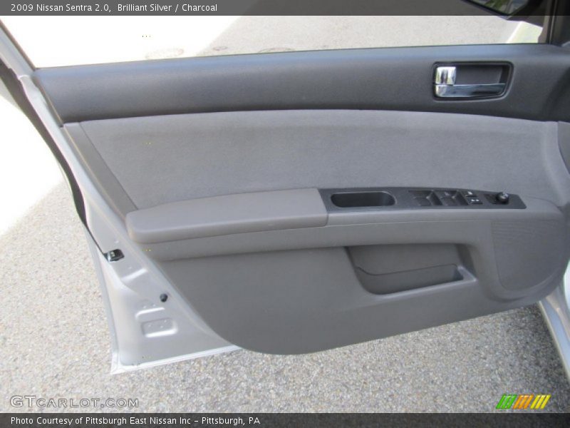 Brilliant Silver / Charcoal 2009 Nissan Sentra 2.0
