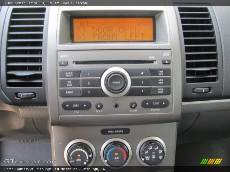 Brilliant Silver / Charcoal 2009 Nissan Sentra 2.0