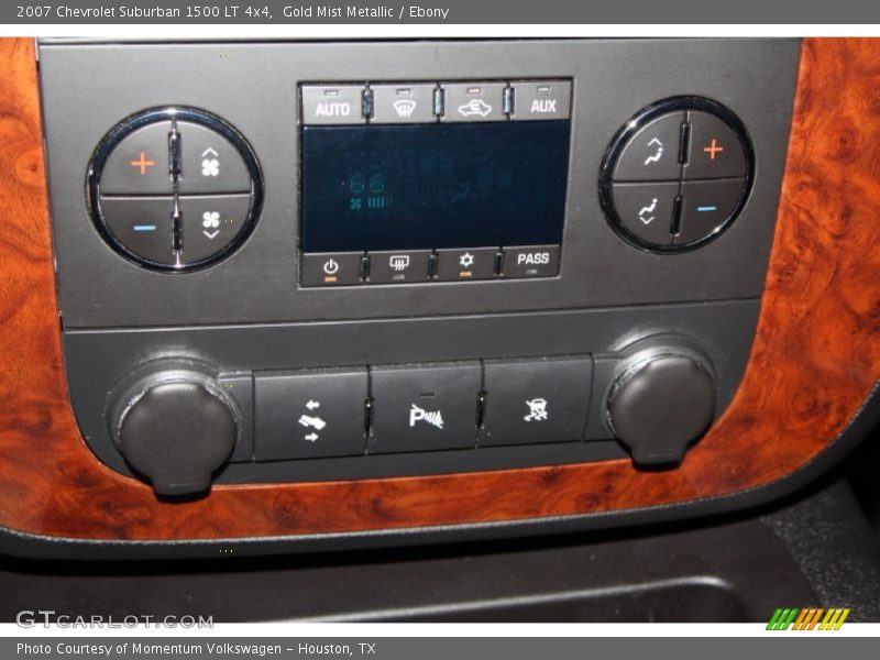 Controls of 2007 Suburban 1500 LT 4x4