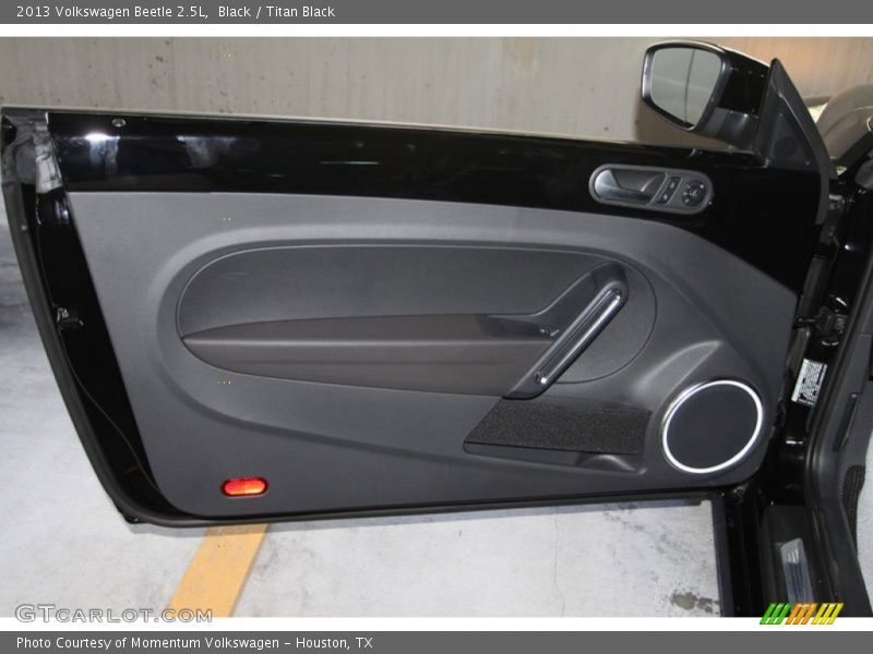 Black / Titan Black 2013 Volkswagen Beetle 2.5L