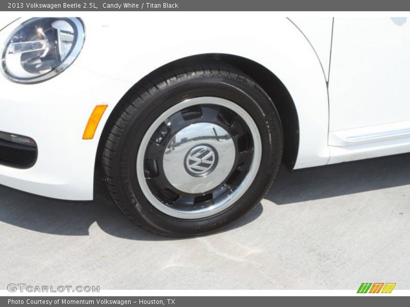 Candy White / Titan Black 2013 Volkswagen Beetle 2.5L