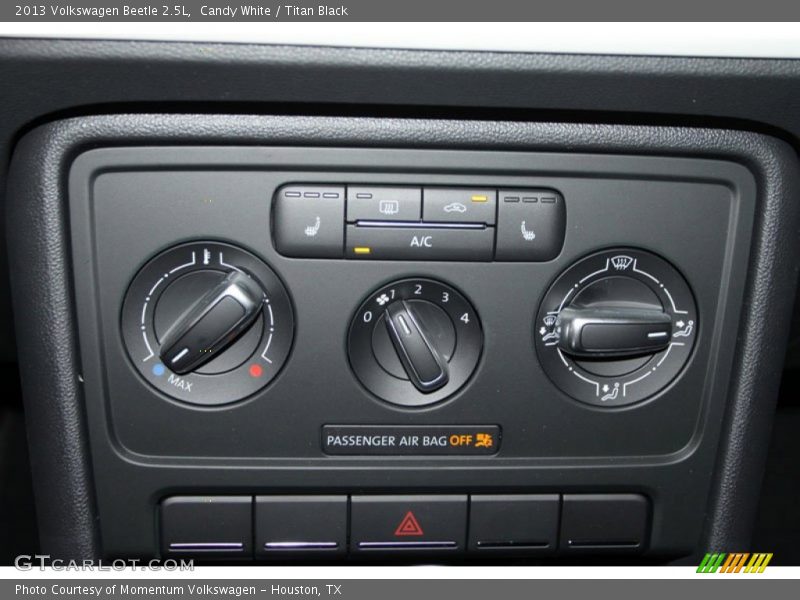 Candy White / Titan Black 2013 Volkswagen Beetle 2.5L