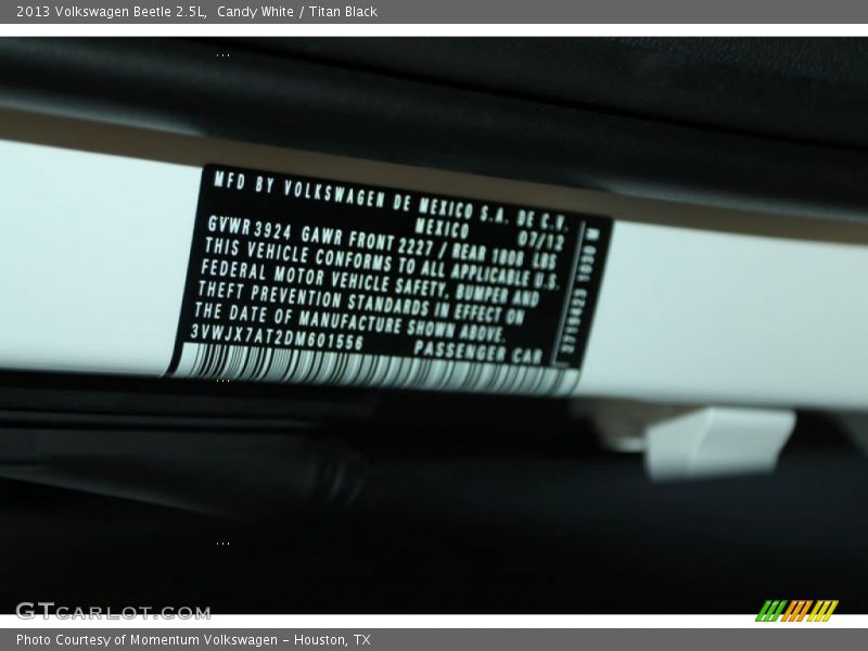Candy White / Titan Black 2013 Volkswagen Beetle 2.5L
