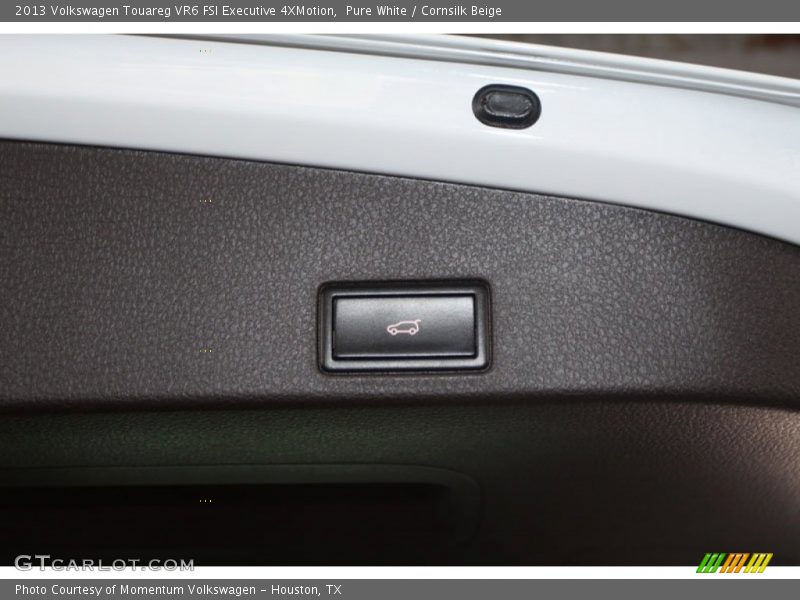 Pure White / Cornsilk Beige 2013 Volkswagen Touareg VR6 FSI Executive 4XMotion