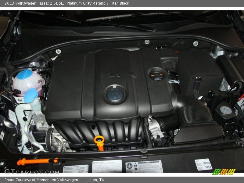 Platinum Gray Metallic / Titan Black 2013 Volkswagen Passat 2.5L SE