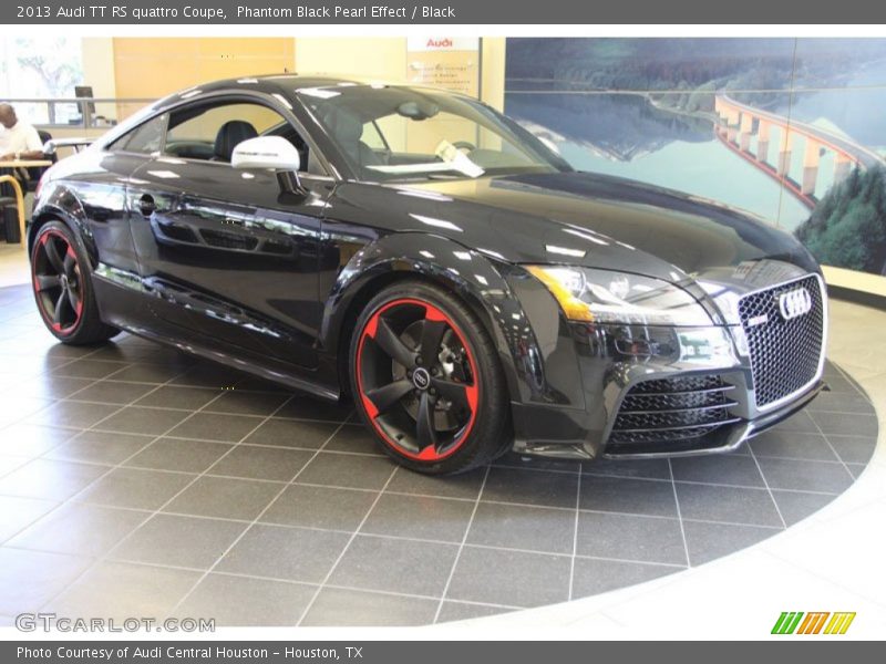 Front 3/4 View of 2013 TT RS quattro Coupe